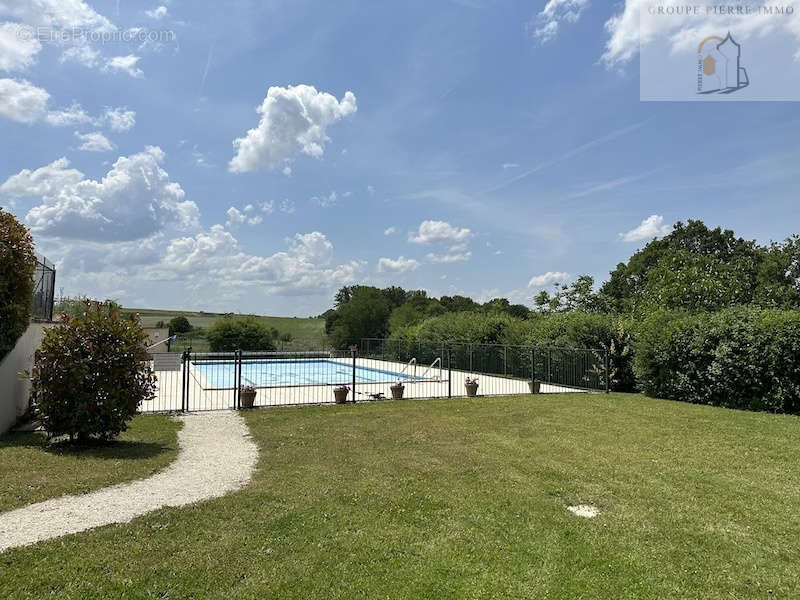 Maison à CHAMPAGNE-ET-FONTAINE