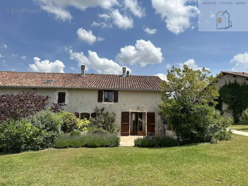 Maison à CHAMPAGNE-ET-FONTAINE