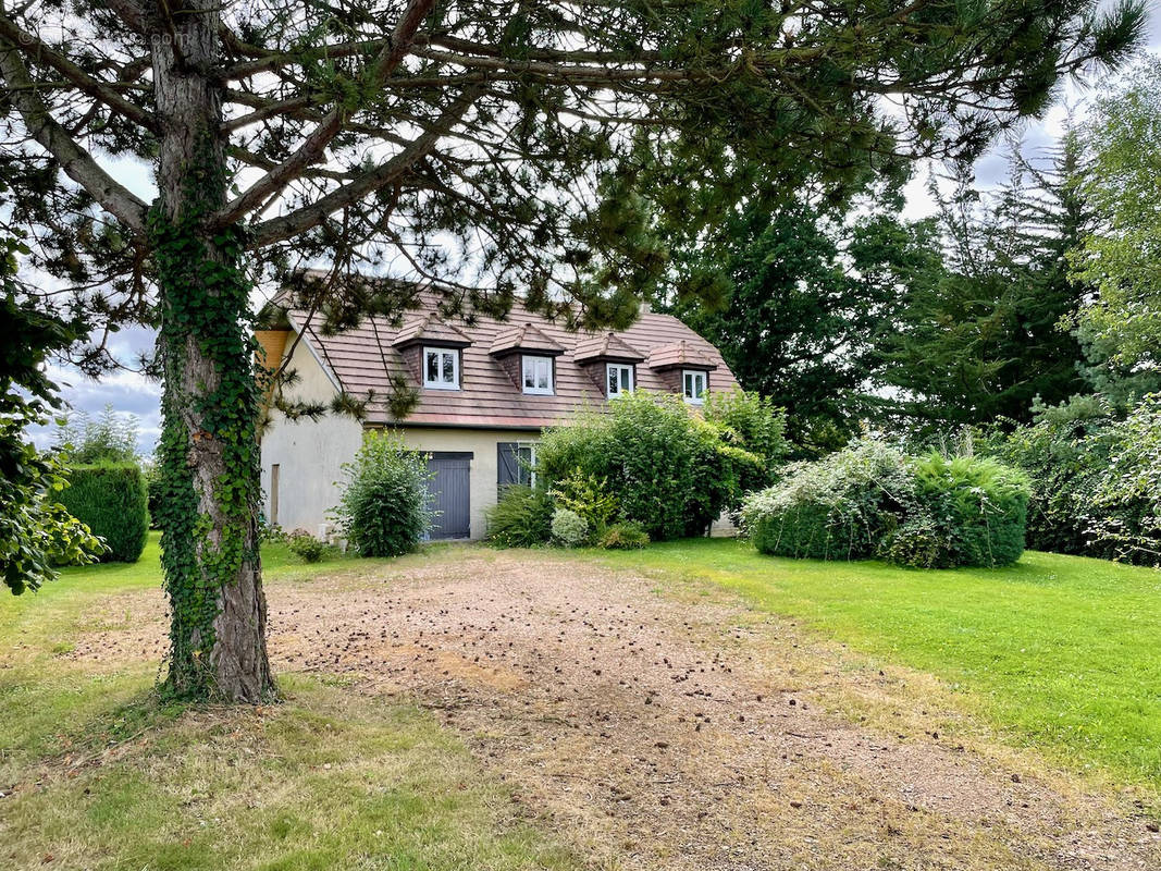 Maison à NEAUFLES-AUVERGNY