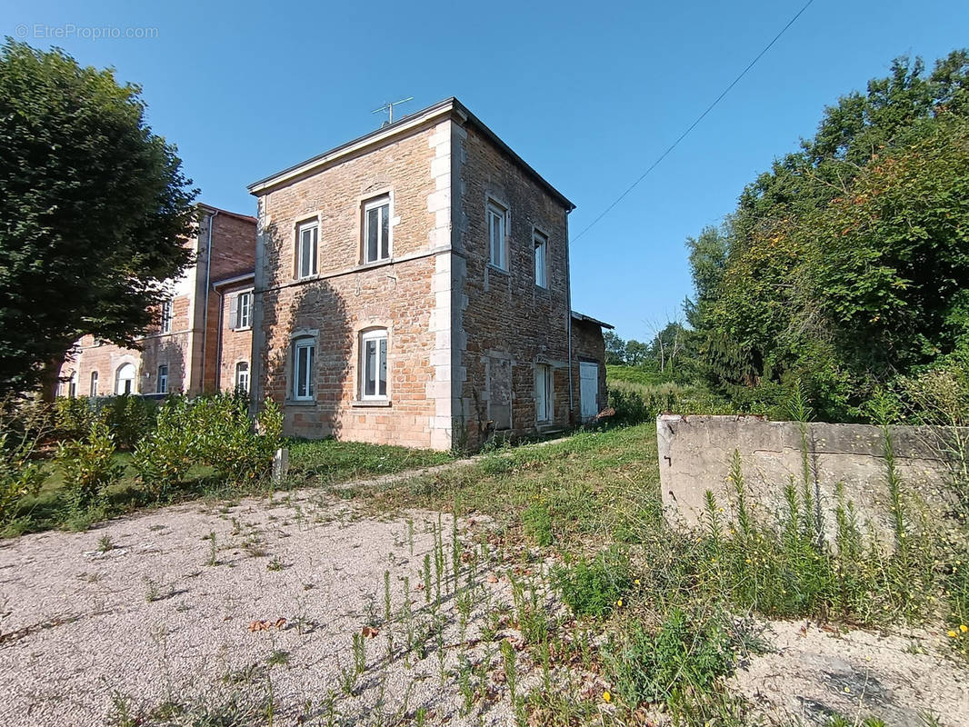 Maison à CRECHES-SUR-SAONE