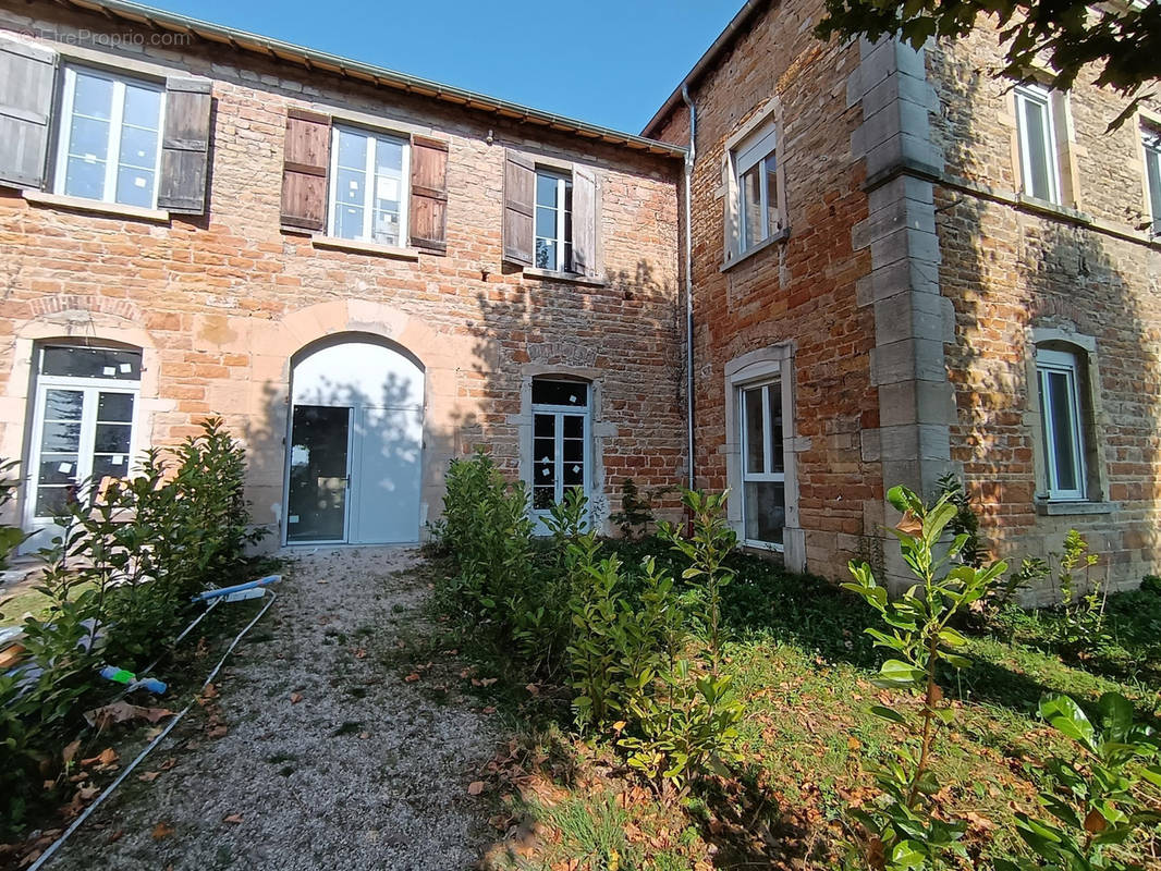 Maison à CRECHES-SUR-SAONE