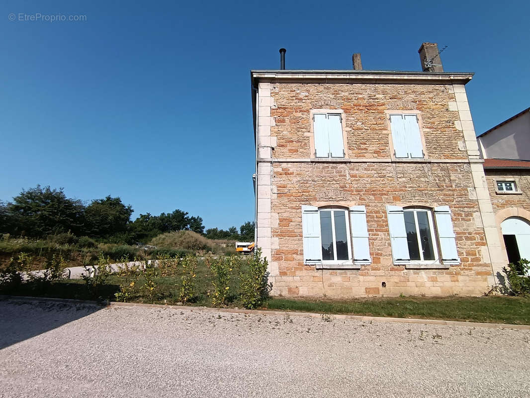 Maison à CRECHES-SUR-SAONE