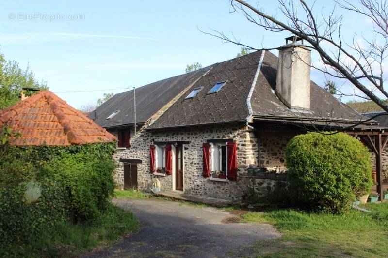 Maison à UZERCHE