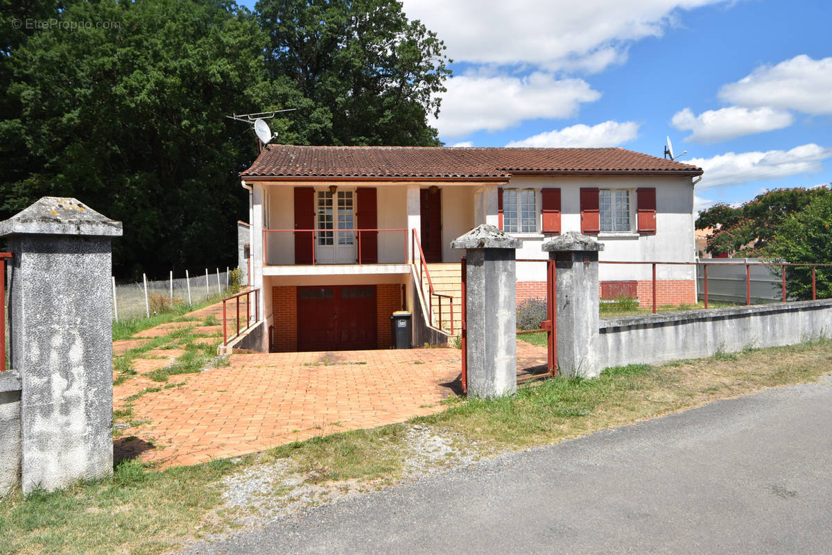 Maison à CHAMPNIERS