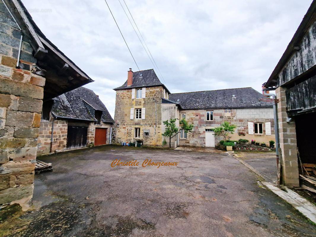 Maison à BRIGNAC-LA-PLAINE