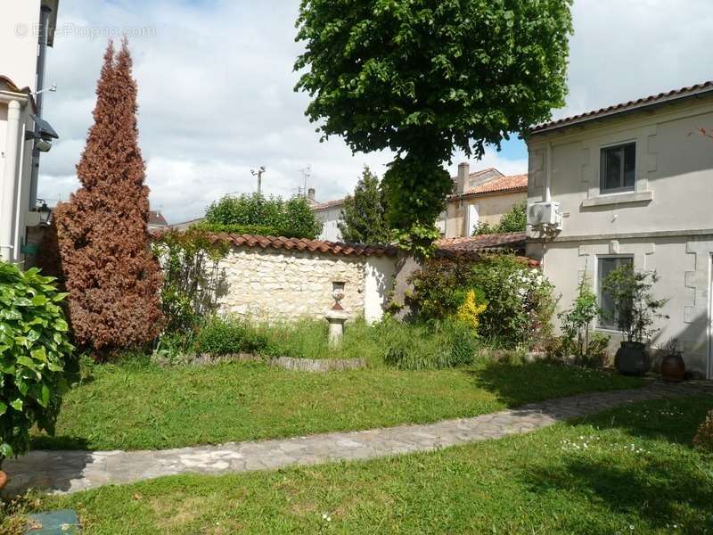 Maison à COGNAC