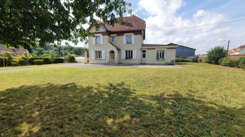 Maison à RESSONS-SUR-MATZ