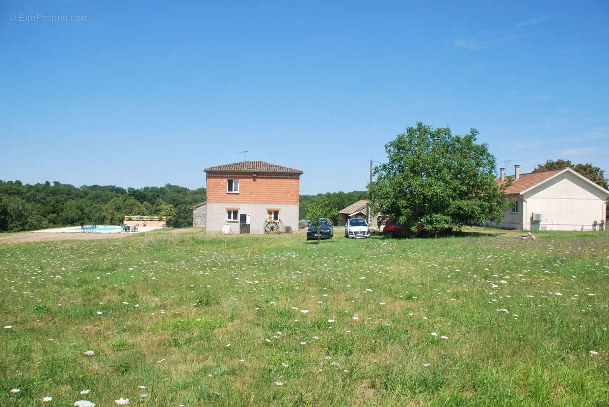 Maison à MONTAIGU-DE-QUERCY