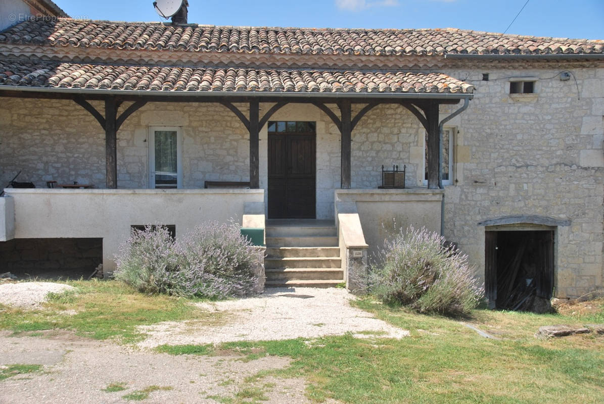 Maison à MONTAIGU-DE-QUERCY