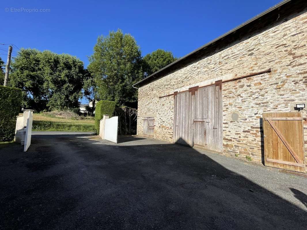 Maison à SAINT-YRIEIX-LA-PERCHE