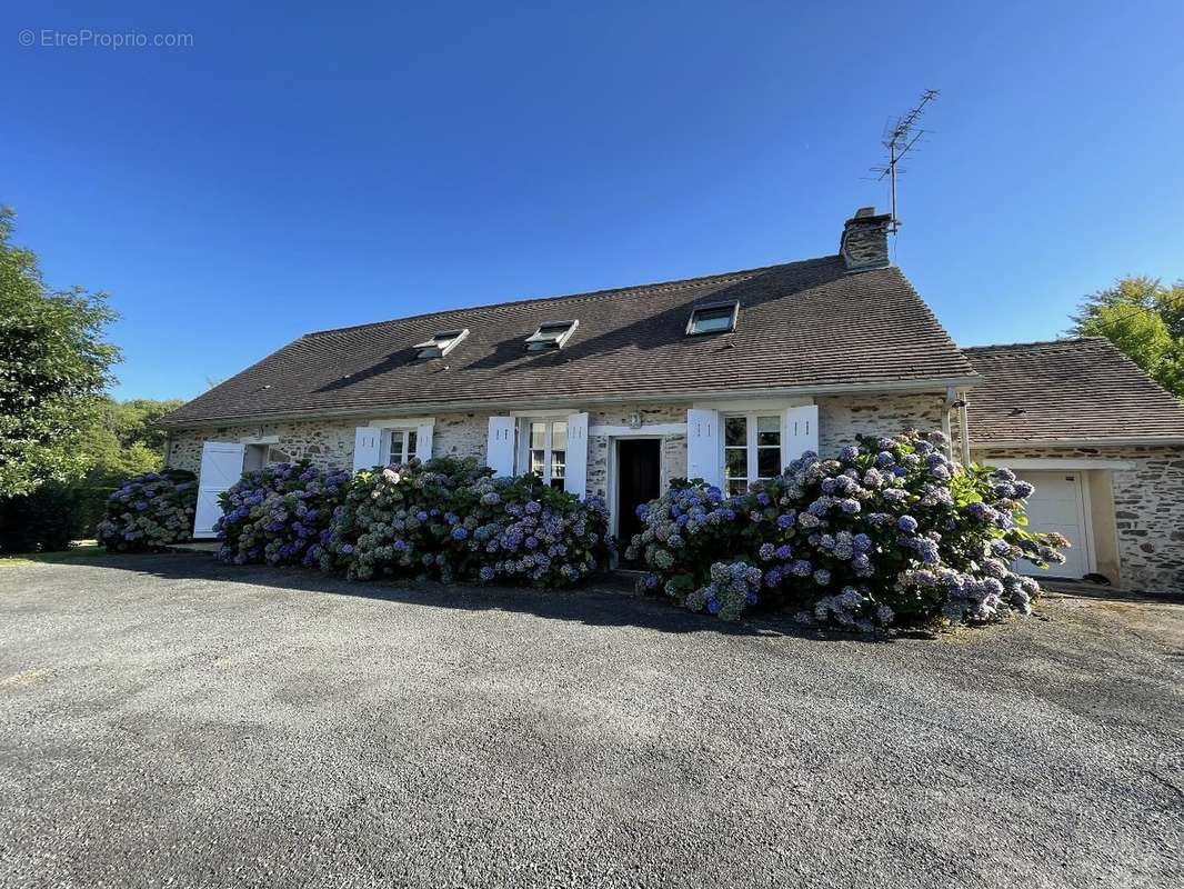 Maison à SAINT-YRIEIX-LA-PERCHE