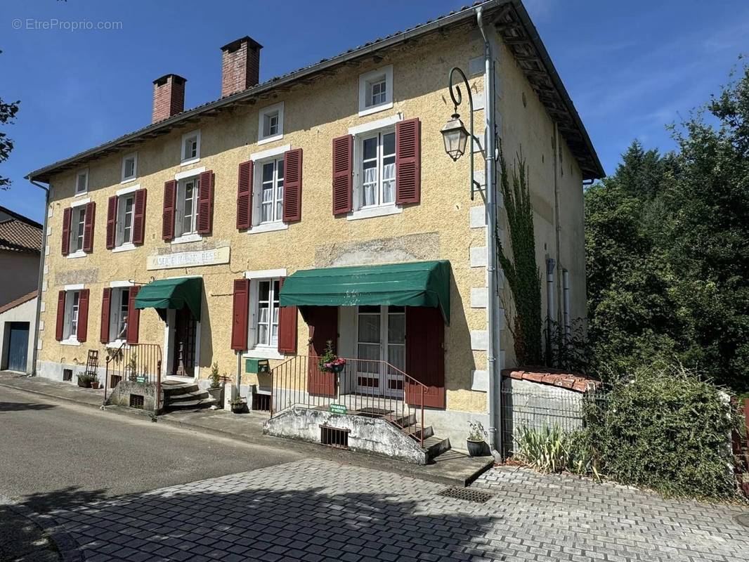 Maison à SAINT-LAURENT-SUR-GORRE