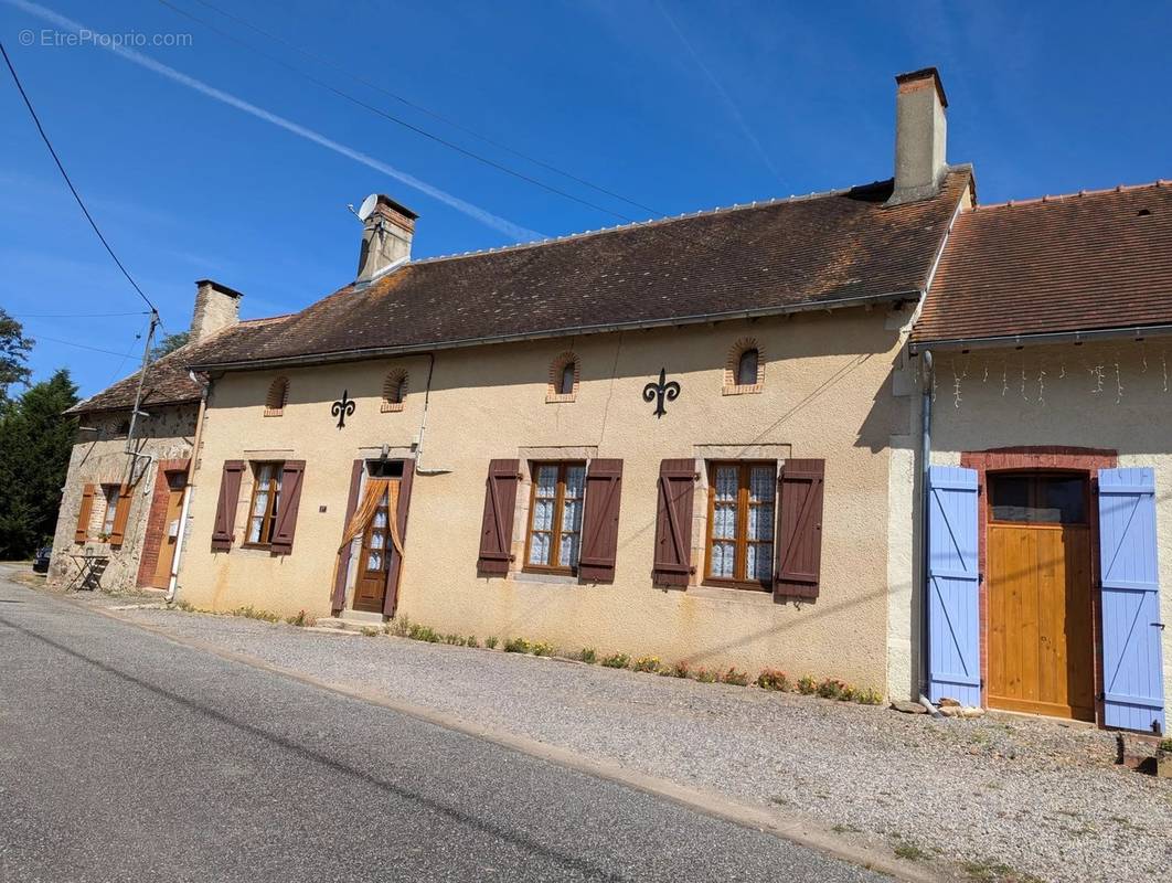 Maison à LUSSAC-LES-EGLISES