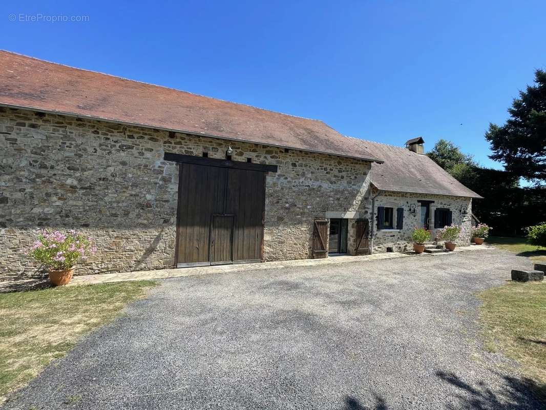 Maison à SAINT-YRIEIX-LA-PERCHE