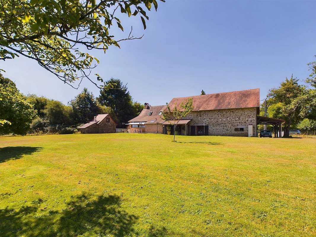 Maison à SAINT-YRIEIX-LA-PERCHE