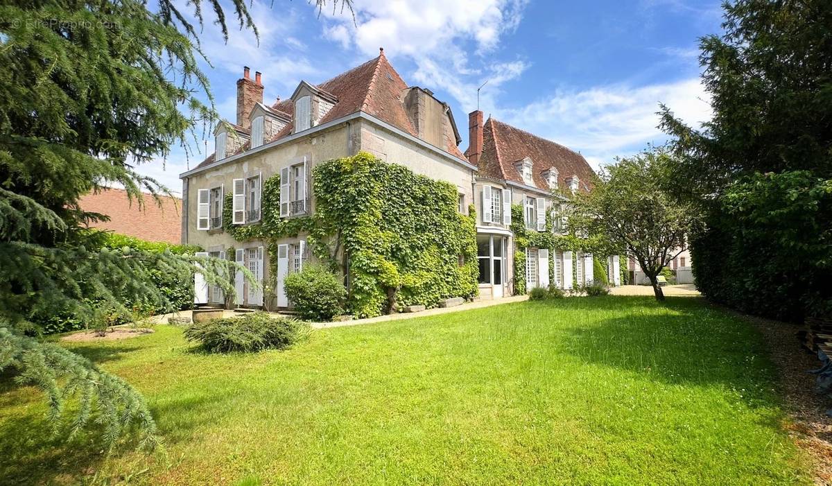 Maison à BOUSSAC