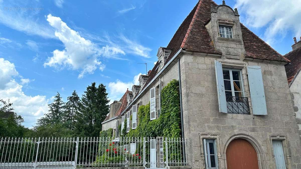 Maison à BOUSSAC