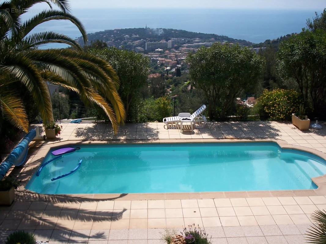 Appartement à ROQUEBRUNE-CAP-MARTIN