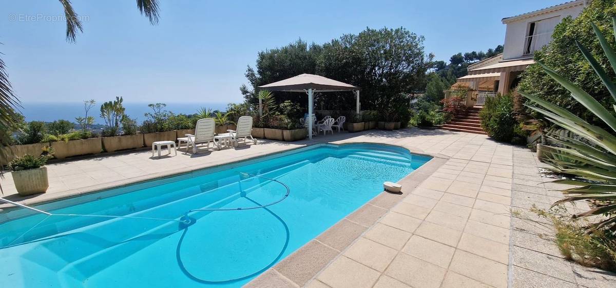 Appartement à ROQUEBRUNE-CAP-MARTIN