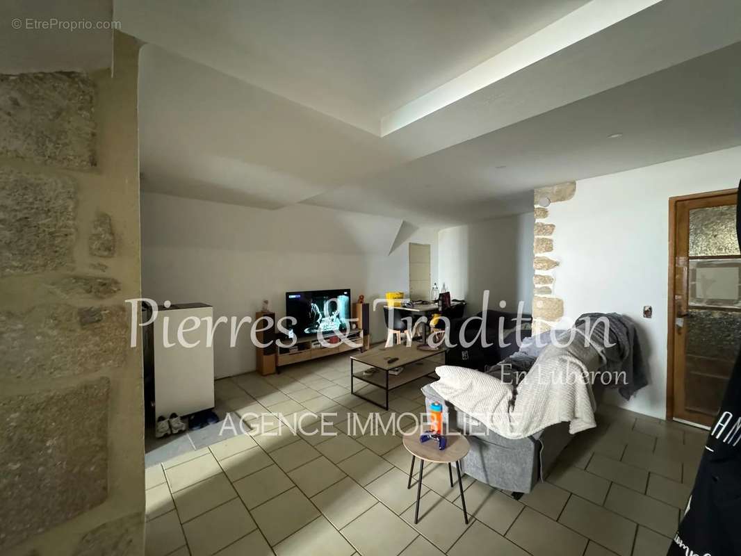 Appartement à BONNIEUX