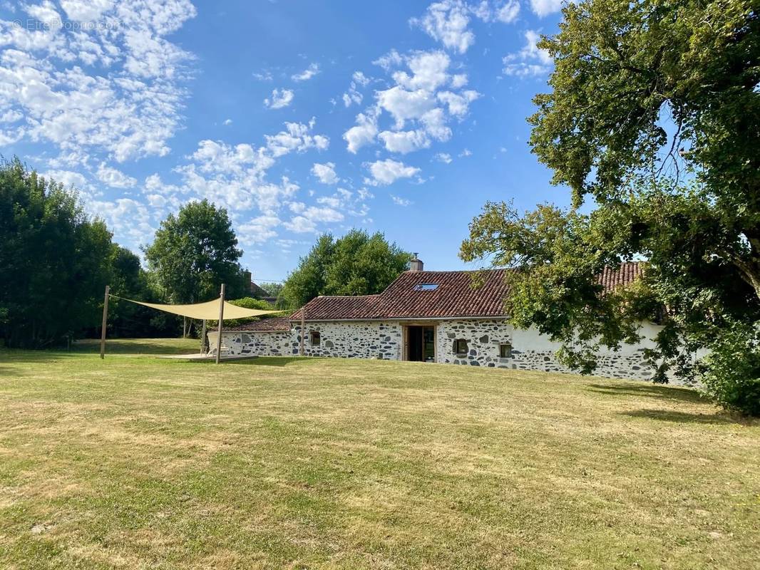 Maison à BUSSIERE-POITEVINE