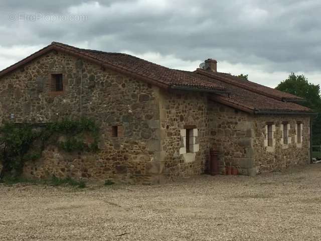 Maison à CONFOLENS