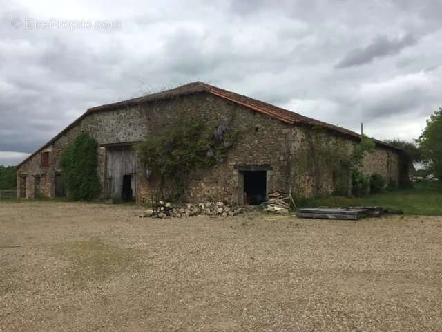 Maison à CONFOLENS