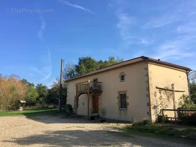 Maison à CONFOLENS