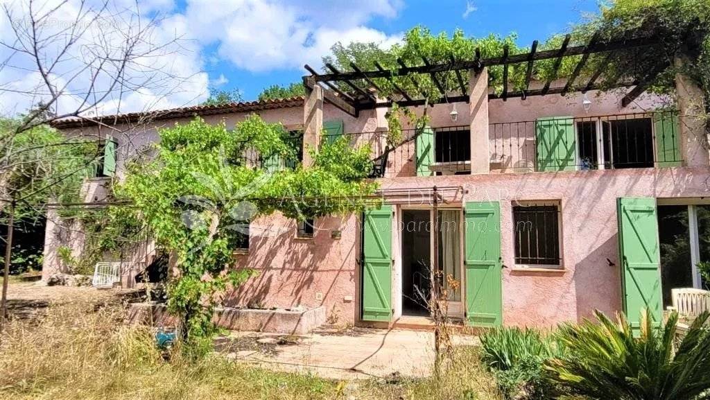 Maison à TOURRETTES-SUR-LOUP