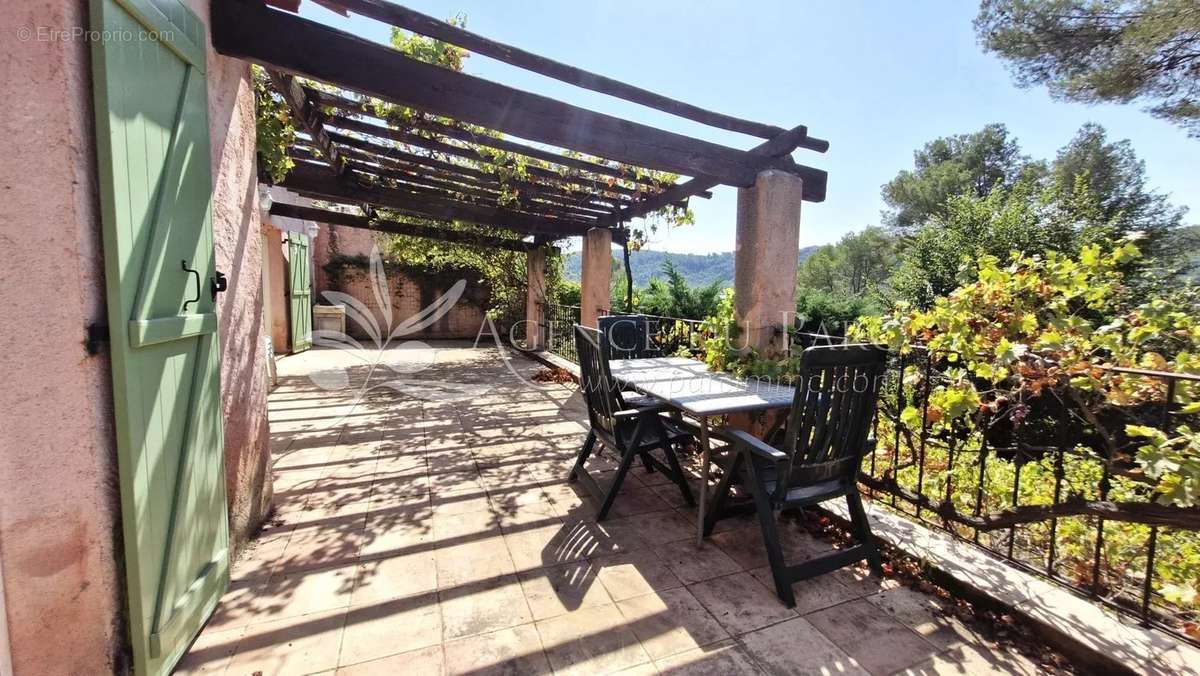 Maison à TOURRETTES-SUR-LOUP