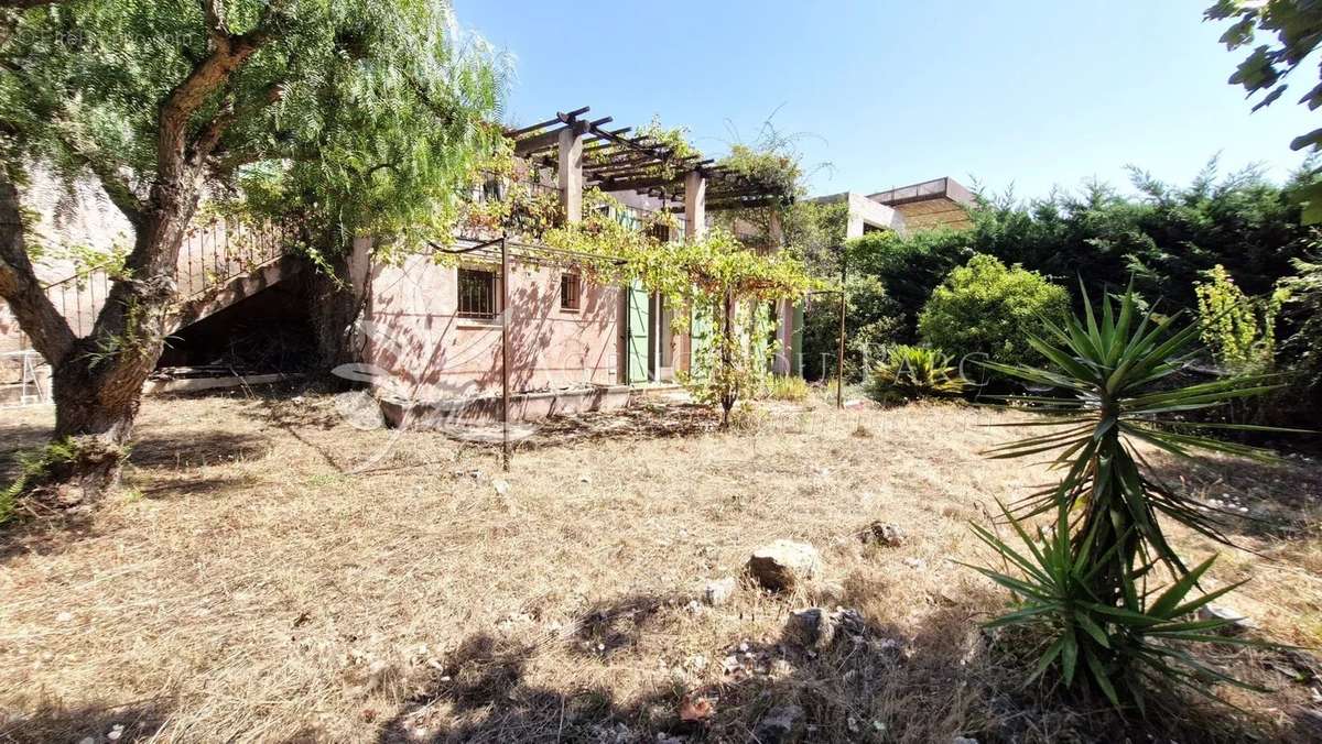 Maison à TOURRETTES-SUR-LOUP