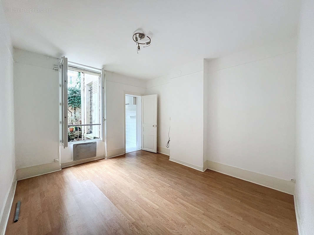 Appartement à PARIS-14E