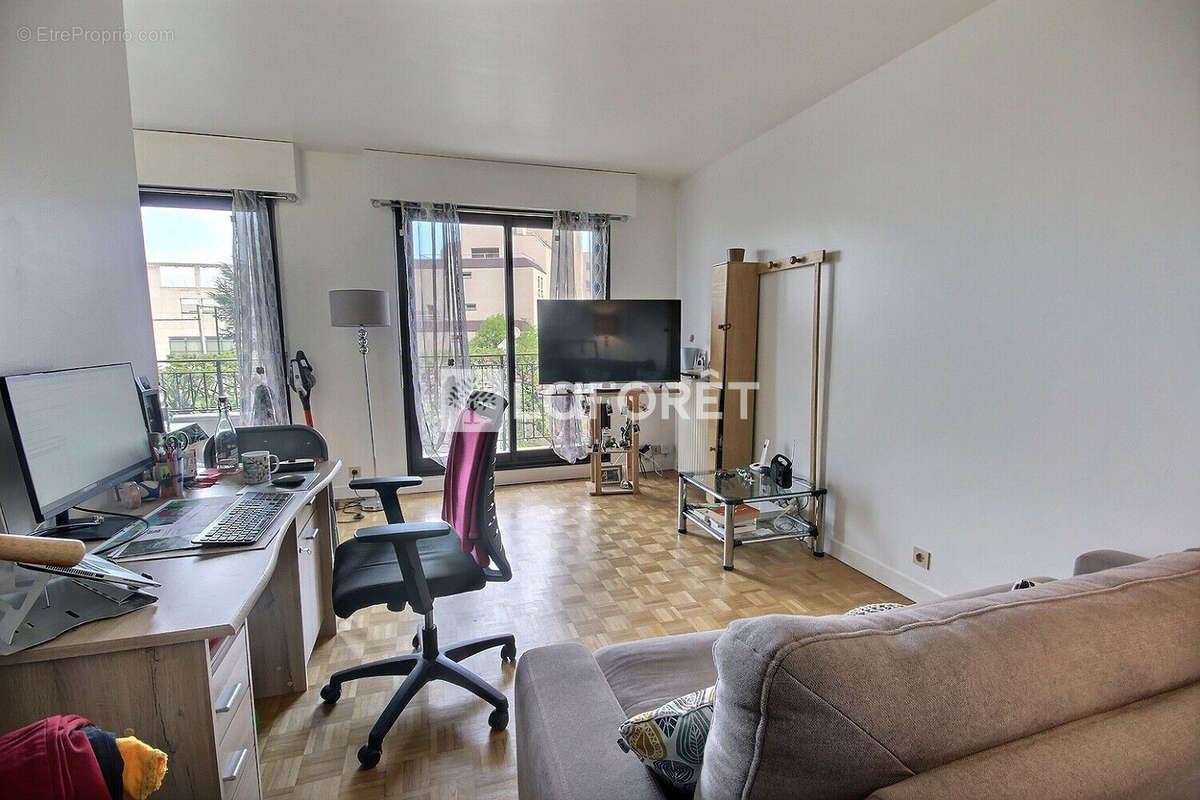 Appartement à COURBEVOIE