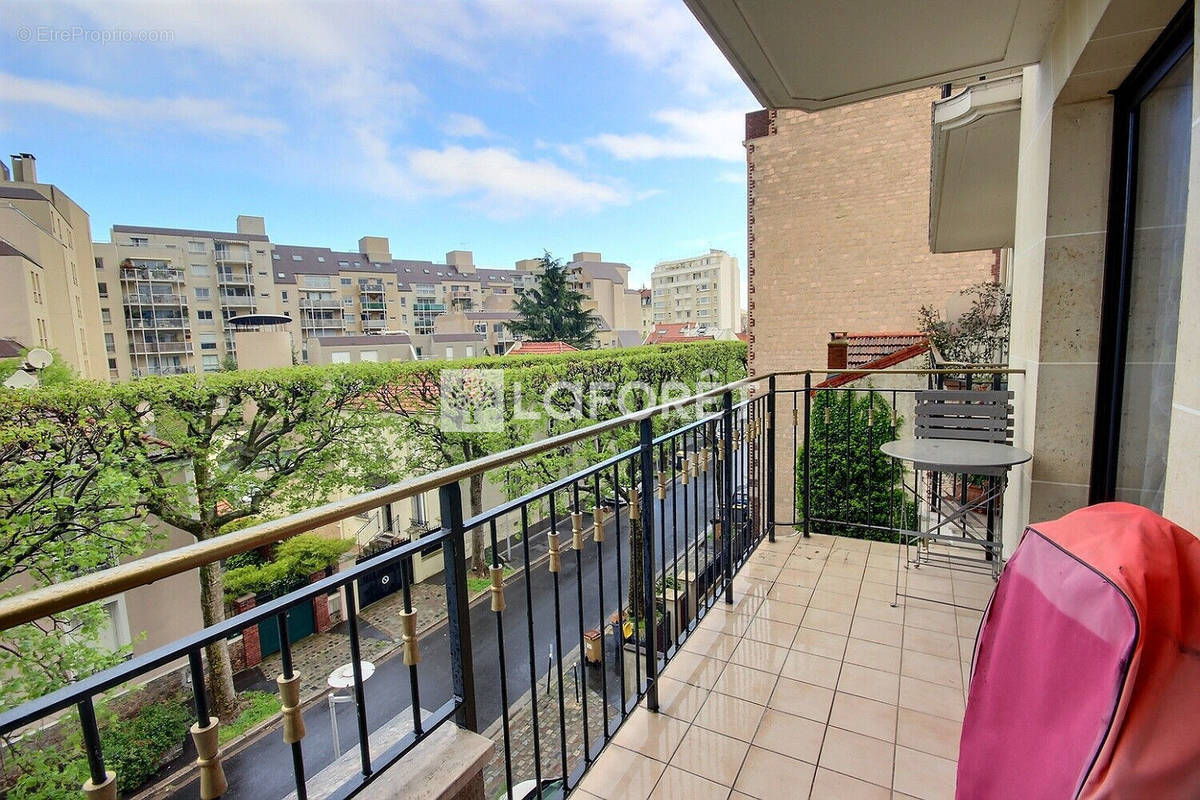 Appartement à COURBEVOIE