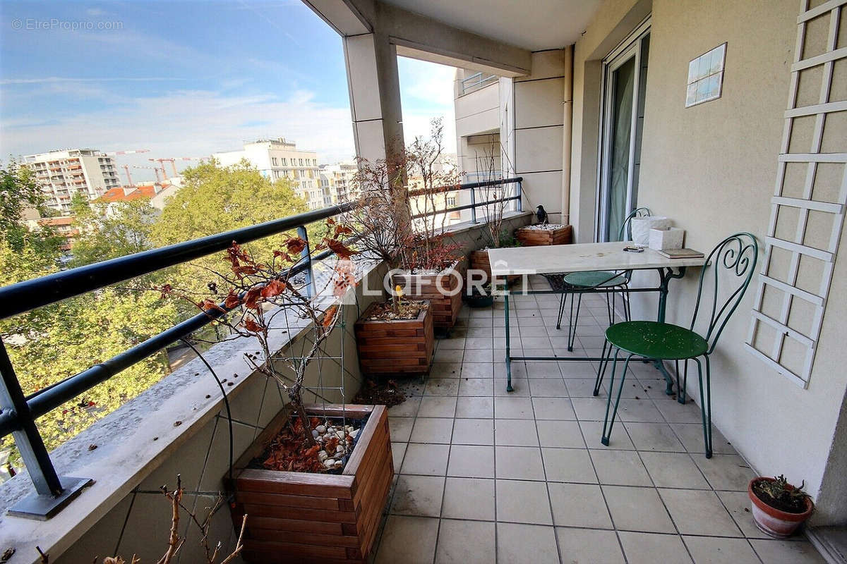 Appartement à COURBEVOIE