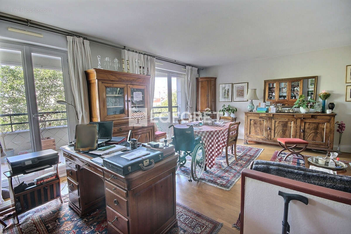 Appartement à COURBEVOIE