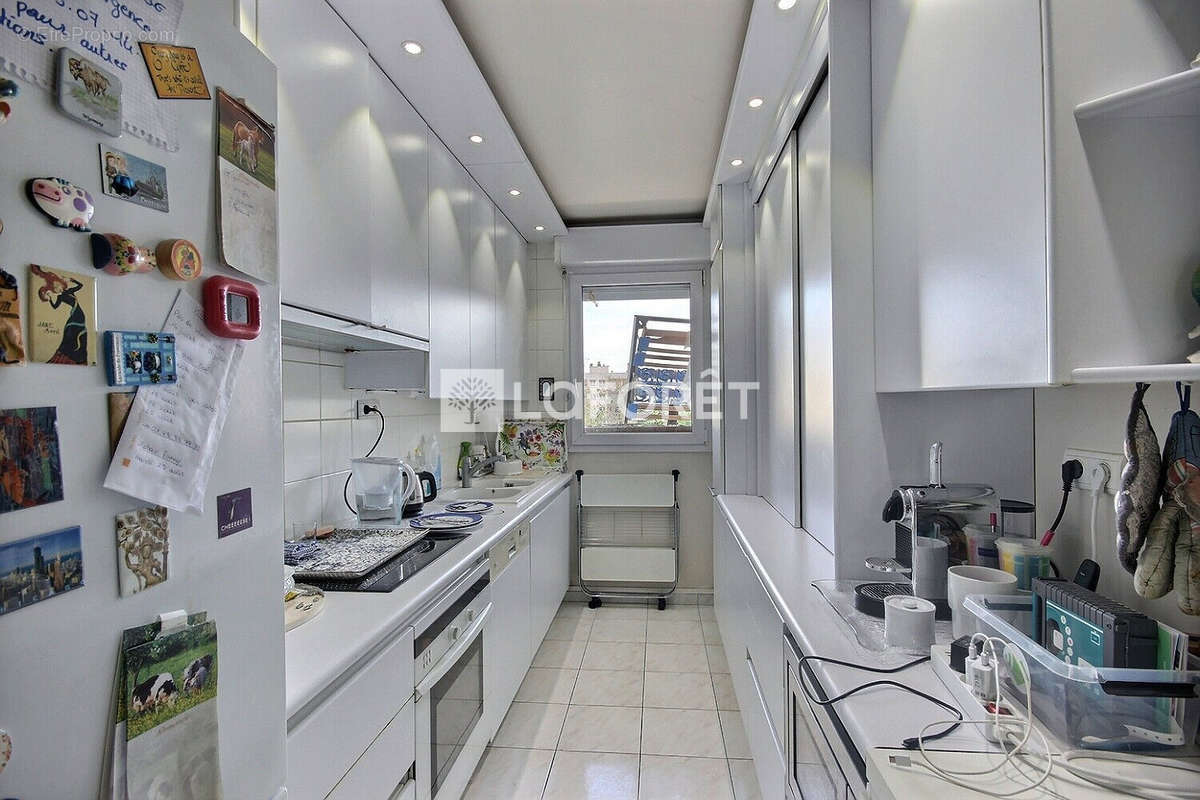 Appartement à COURBEVOIE