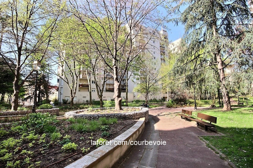 Appartement à COURBEVOIE