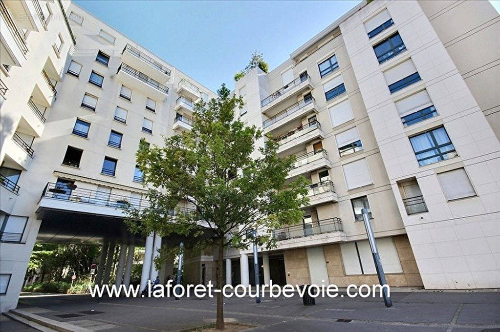 Appartement à COURBEVOIE