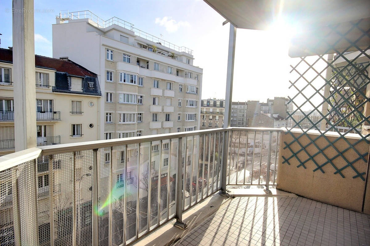 Appartement à COURBEVOIE