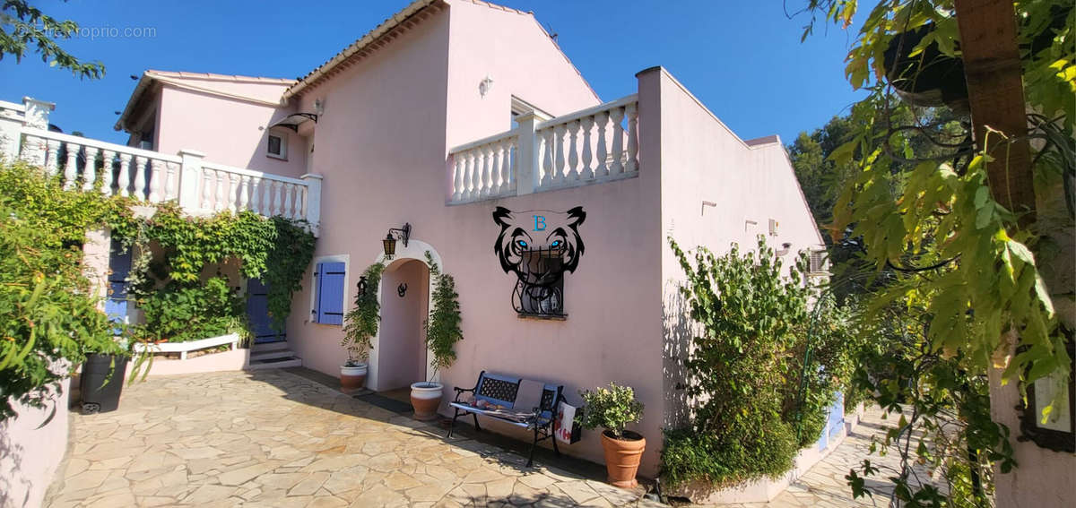 Maison à ROQUEBRUNE-SUR-ARGENS