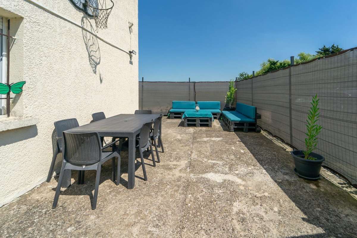 Terrasse duplex 40 m2  - Appartement à TRILBARDOU