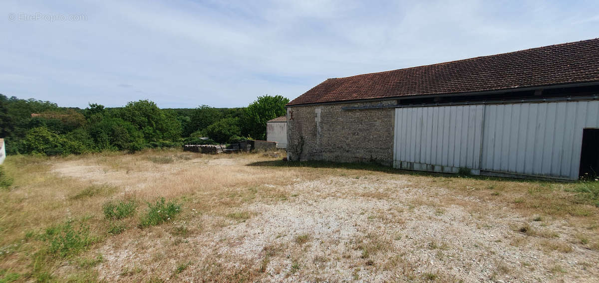 Maison à ASNIERES-SUR-NOUERE