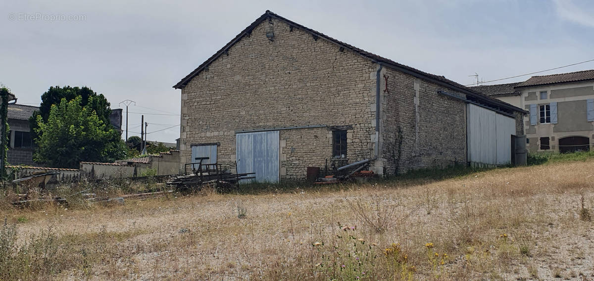 Maison à ASNIERES-SUR-NOUERE