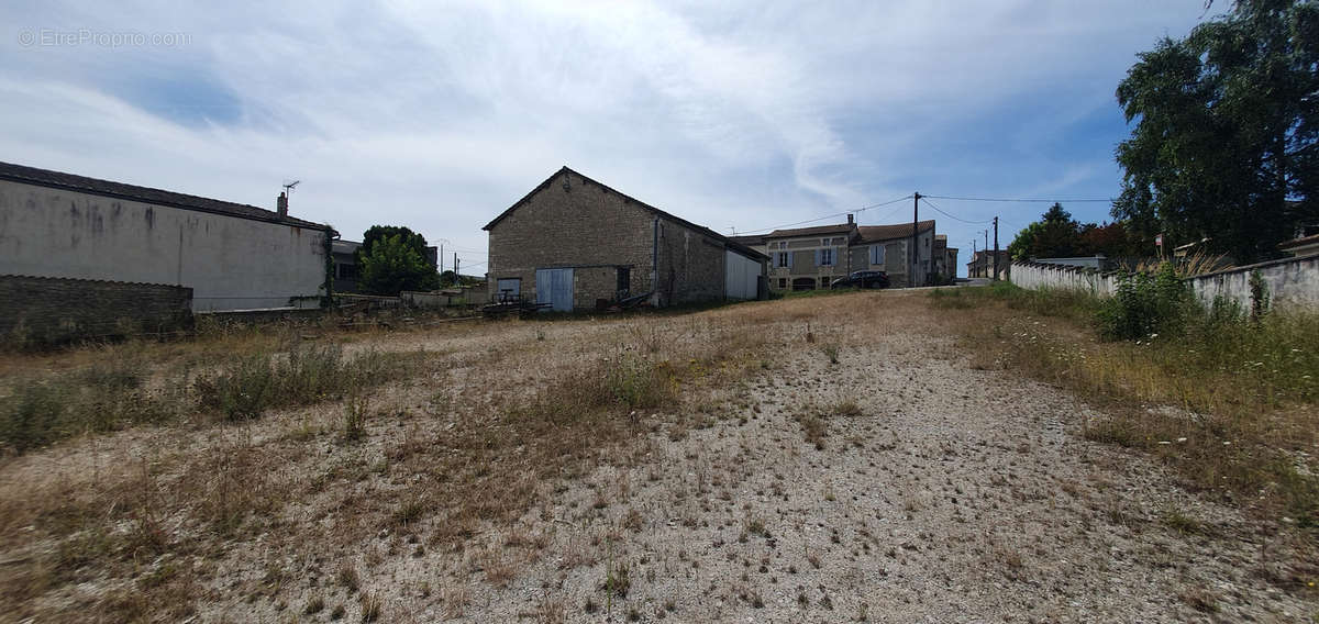 Maison à ASNIERES-SUR-NOUERE