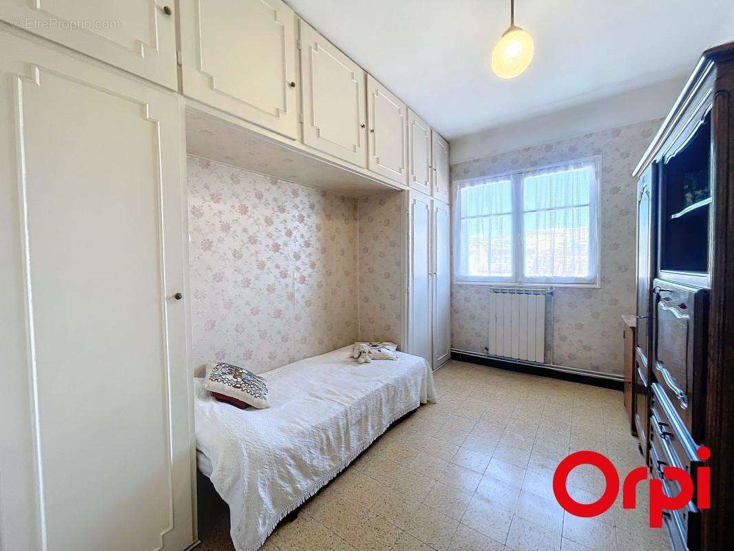 Appartement à MARSEILLE-4E