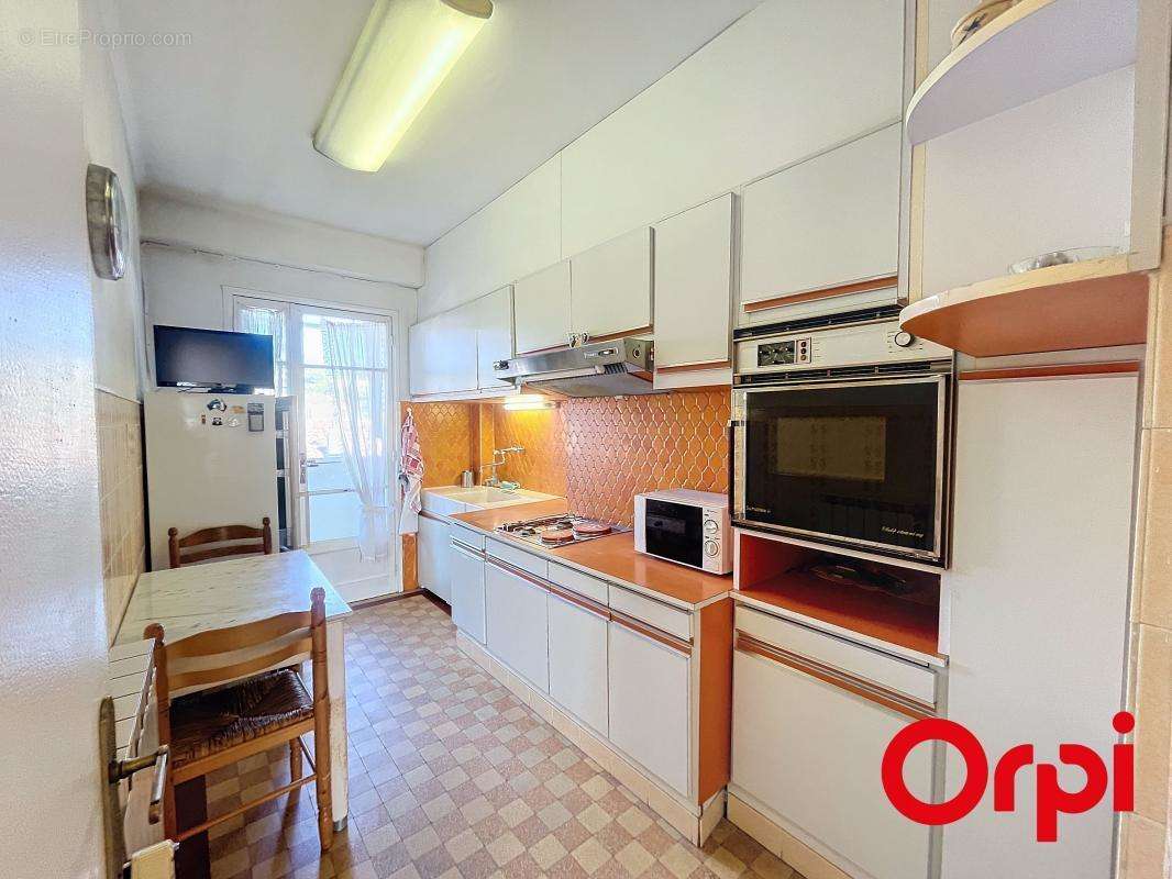 Appartement à MARSEILLE-4E