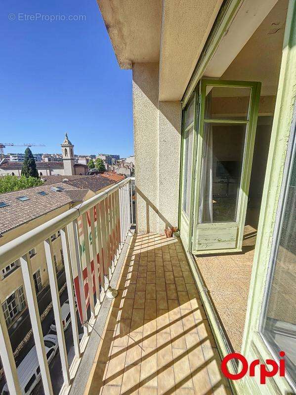 Appartement à MARSEILLE-4E