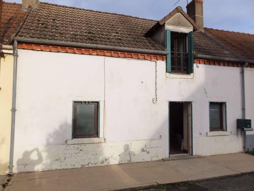 Maison à BESSAIS-LE-FROMENTAL