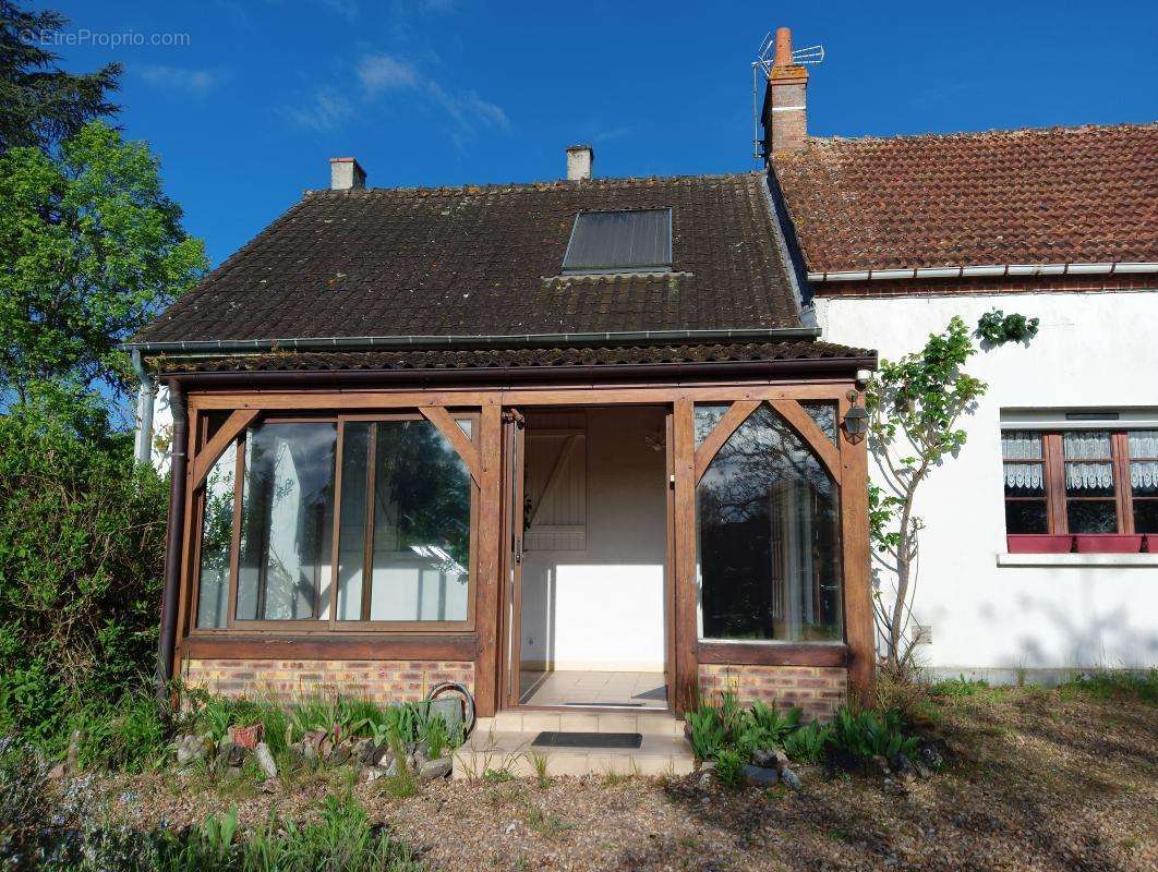 Maison à MARCILLY-EN-VILLETTE